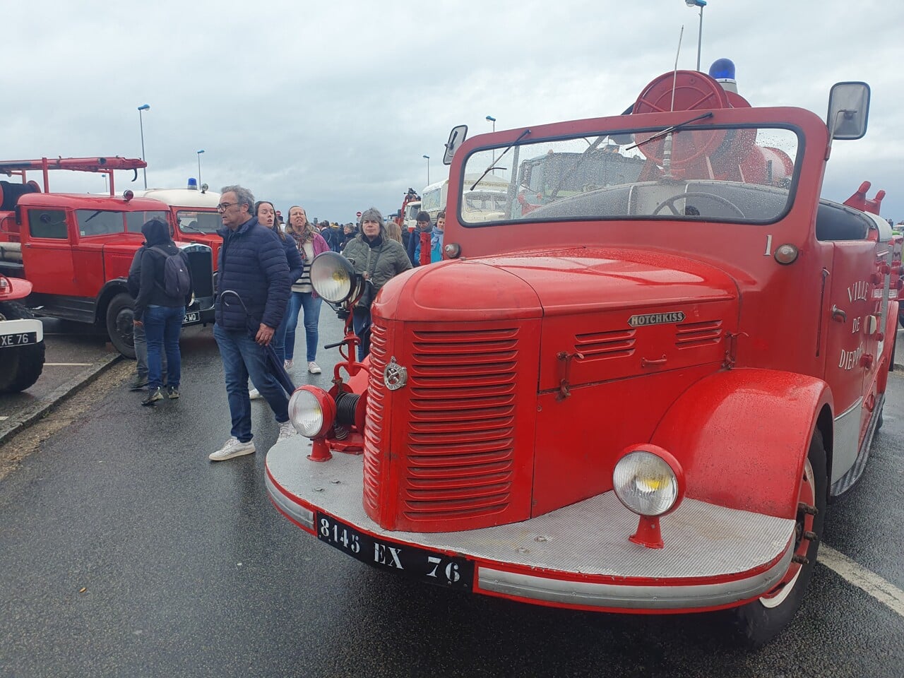 , Vidéos. Les véhicules de sapeurs-pompiers de collection font le show à Dieppe